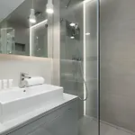 Stylish With Parking & Ac In The Centre Of Near Old Town By Renters