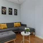 Stylish With Parking & Ac In The Centre Of Near Old Town By Renters