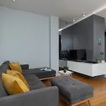 شقة Stylish With Parking & Ac In The Centre Of Near Old Town By Renters كراكوفيا