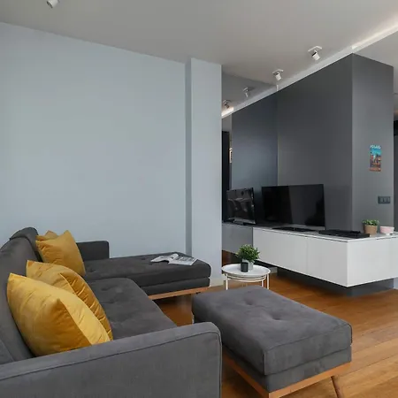Apartment Stylish With Parking & Ac In The Centre Of By Renters Krakau