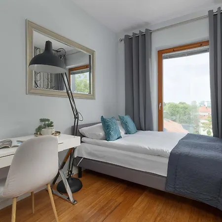 Stylish With Parking & Ac In The Centre Of Near Old Town By Renters *