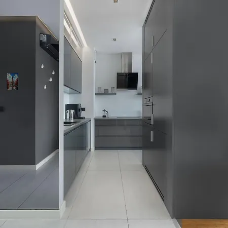 Stylish With Parking & Ac In The Centre Of Near Old Town By Renters Appartamento Cracovia