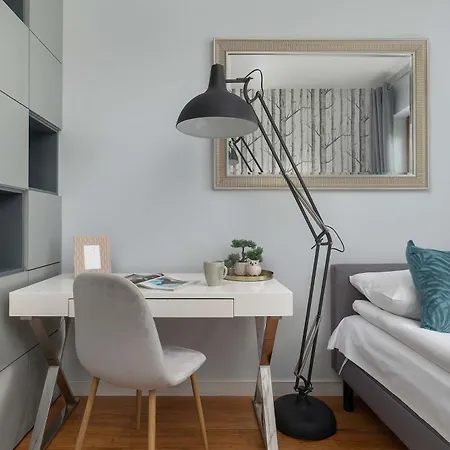 Appartamento Stylish With Parking & Ac In The Centre Of Near Old Town By Renters *